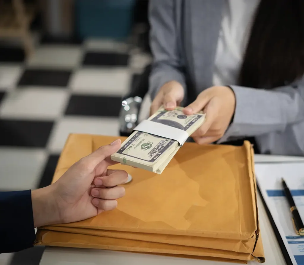 چکلیست تصویری برای انتخاب یک سرویس پرداخت شهریه امن، شامل مواردی مانند استعلام IBAN، پشتیبانی ۲۴ ساعته و شفافیت مالی.