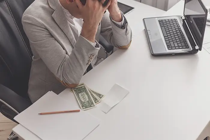 ریسکهای حواله ارزی را جدی بگیرید – انتخاب کانال امن، آرامش شما را تضمین میکند